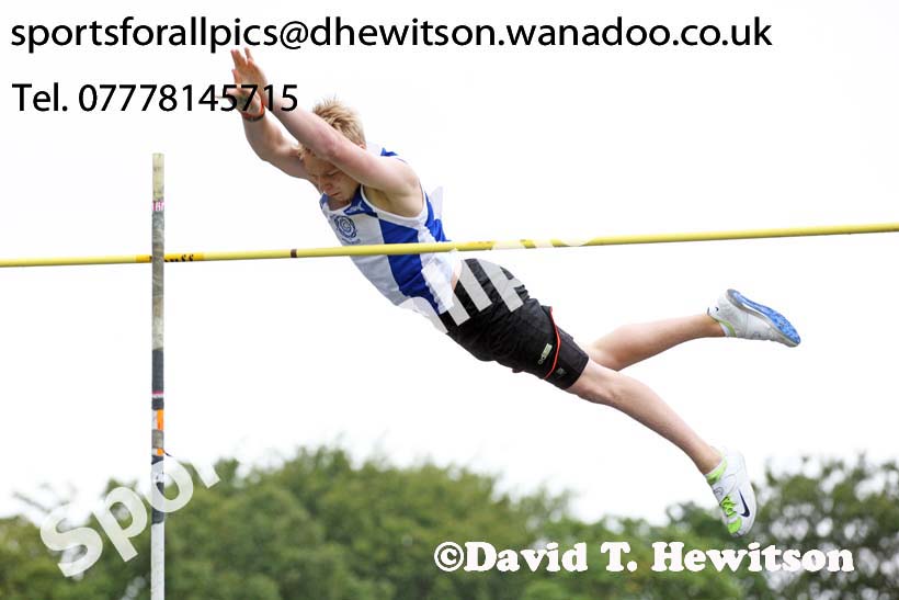 Mens pole vault Northern Inter-Counties under-17s and 15s at Witton Park, Blackburn. Photo: David T. Hewitson/Sports for All Pics